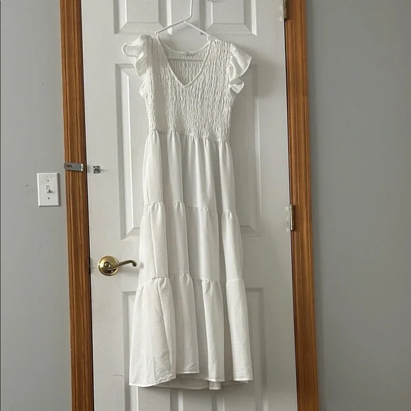 Elegant White Maxi Dress - Picture 1 of 4